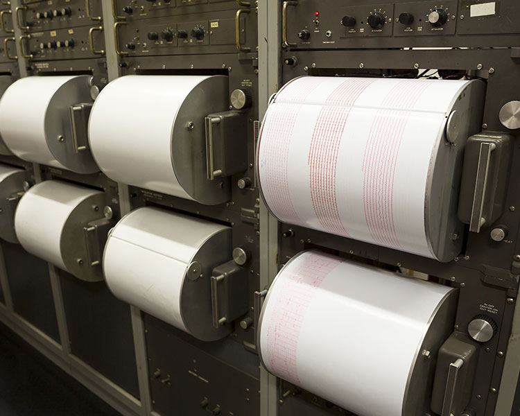 Image of a machine charting the magnitude of earthquakes